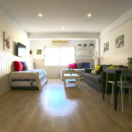 Larios Centro Las Flores Apartment Malaga Exterior photo