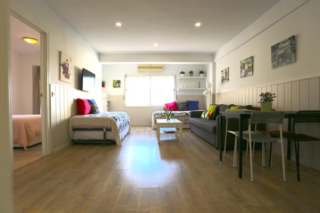 Larios Centro Las Flores Apartment Malaga Exterior photo