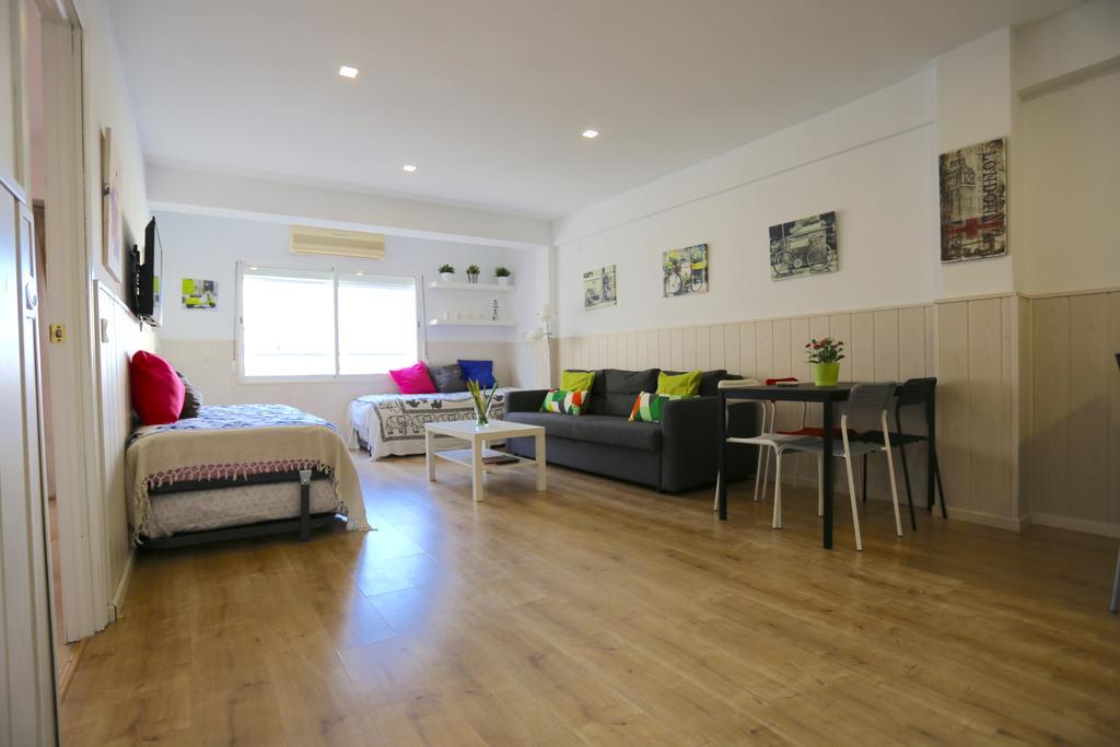 Larios Centro Las Flores Apartment Malaga Exterior photo
